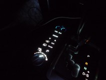 ランドクルーザー200ZXのエアコンパネル他スイッチ類のLED打ち換え やはりシートヒーターのところだけが緑色が残ります。そのため今回は青色を選択しました。