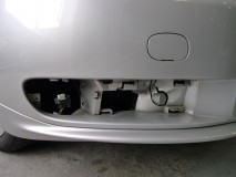  フォグランプカバーは前面から簡単に外れました。フォグランプ自体もトルクス1本で簡単に外れます。フォグはH11バルブでした。 