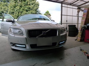 VOLVO S80のフォグランプHIDとデイライト取り付け＆室内灯LED交換