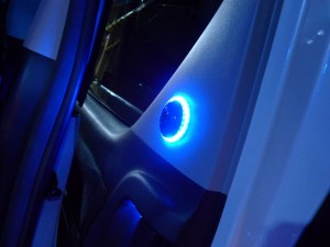 アルファードのツィーター植毛塗装