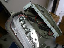  殻割したところ、結構LEDが使われていますね。 