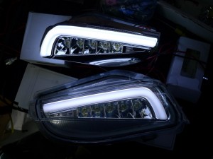 プリウスアルファーのライツ レヴィーア ウィンカーユニット加工