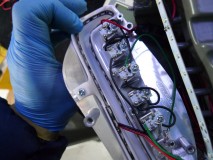  打ち換えでは明るくならない可能性が大きいので、テープLEDをグルリ1周回しました。 