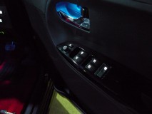  この車はPWスイッチ打ち換えは結構大変です。半田吸い取り器は必需品です。 