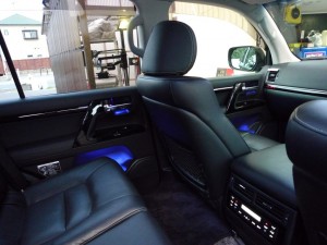 ランクル２００の手直し作業と各種イルミネーション追加施工