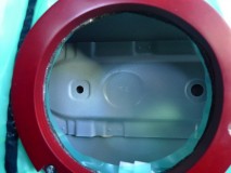  スピーカー裏には補強材があるので、びびりは少なそうです。 