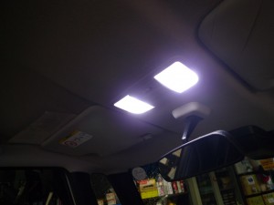 NBOXのヘッドライトHIDと室内灯LED
