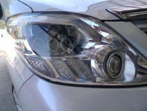 アルファードのヘッドライトユニット交換とバンパーイルミ施工 装飾用のイルミネーションが装着されていたため、光軸検査をロービームでクリアできれば車検は通るだろうと考えていましたが、整備工場で断られたため、今回は純正への載せ替えとなりました。次回は当店で車検を通せるようにしますよ。