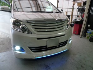 アルファードのヘッドライトユニット交換とバンパーイルミ施工