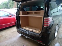 デモカーアルファードのウーファー乗せ替え 後は化粧板を作っておしまいです。