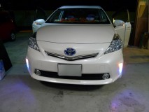 プリウスアルファーのデイライト施工とウィンカーLED化 フロントウィンカーはデイライトに負けないように、爆光仕様のバルブに交換しました。