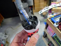  基本的にバルブの形状はD2と同じで、後ろにイグナイタが付いているところにソケットを付ければ対応できます。 