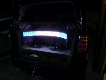 ちなみに今回看板屋が使うLEDディスプレイを装備（パチンコ看板みたいな）  解像度は低くなりますが輝度が液晶とは全然違う 