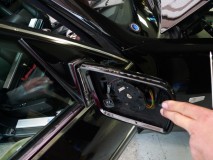 W140 SクラスのMercedesBenzウィンカーミラーの取り付け 難なくミラーが外れます。