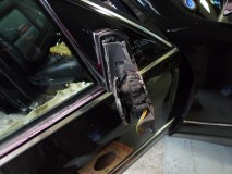 W140 SクラスのMercedesBenzウィンカーミラーの取り付け カバーが引っこ抜けます。