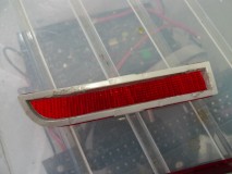 アルファードのヘッドライトユニット交換とテールリフレクター製作 裏側をきれいに取り除いて、LEDを等間隔に仕込んで防水して完了です