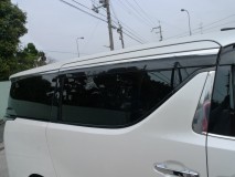  ガラスのデザインはかなり先進的です。 