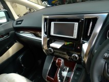  ナビも10インチが入りそうな予感で、エアコンパネルもタッチパネルです。 