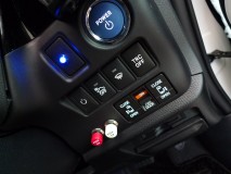 エスクァイアのインパネ周り打ち替えとウェルカムランプ交換 スイッチ類も極小LEDであり、打ち替えの技術は相応の経験が必要です。