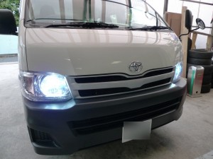 ハイエースのヘッドライトHID化