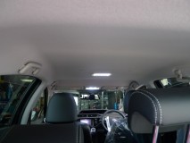  後期型アクア専用面発光室内灯LEDを使えば、驚きの明るさになります。後期型はセンター照明が追加されています。 