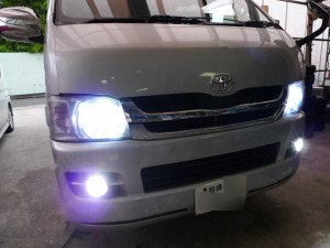 ハイエースのヘッドライトHIDとフォグHIDコンバート