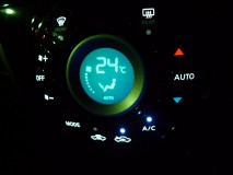 新型ノートのLED打ち替え 液晶は反転して新色のアクアブルーに。Lexus風になりました。文字色はすべて白色に。