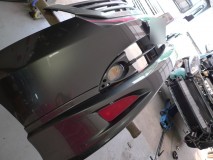  まずはLEDを外してグリルの形状にステッカーシートを作りました。その後、新色のマリンブルーLEDデイライトを取り付けて完了です。 
