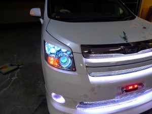 コンプリートノアのヘッドライト再加工