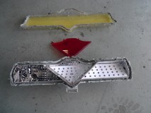  あとはLEDの配列を考えてアクリルでベース板を製作し、5mmLEDを埋め込んで配線して完成。文章にすれば3行ですが、実際の作業時間は4時間程度かかりました。 