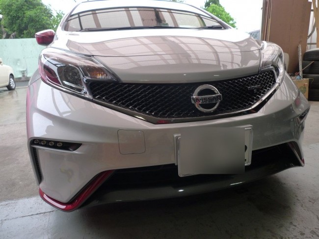   AUTECH NISMO NOTE S　のフットランプとドリンクホルダーイルミ  