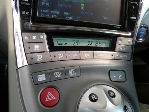 プリウスのパネルLED打ち替え・交換作業