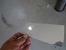 アイライン同様に画用紙で型を取ってレーザー加工機へ投入します。 