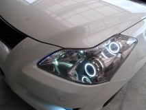 ブレイドのヘッドライトリメイク 作業前の状態です。2年前とはいえLEDが切れることもなく、しっかりと点灯していました。