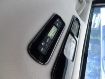  リアのエアコンパネルも装備されています 