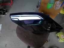  全容が少しずつ見えてきました。アクリルにステッカーを貼ってラインを作っています 