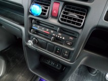 エアコンパネルはT5の電球1個だが、パネル自体にオレンジ色の着色があり、カッターで削除するのに1文字30分かかるため効率が悪い 