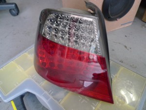 E46クーペBMWのLEDテール修理