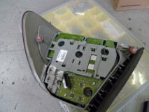 E46クーペBMWのLEDテール修理 まずは裏側をガッツリ切削