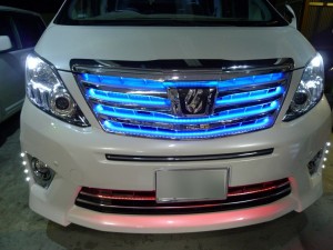 アルファードのデイライトLEDとグリルイルミ施工