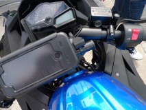  いまやバイクも携帯ナビ必須の時代なので、USB充電器が必要になってきます。DAYTONAの充電器を持込で取付しました。電源はポジションランプからいただきました。 
