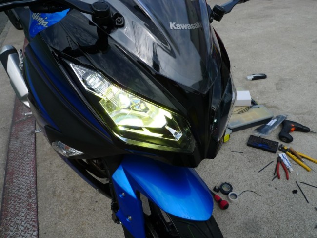   KAWASAKI Ninja250のヘッドライトHID化とUSB充電器  