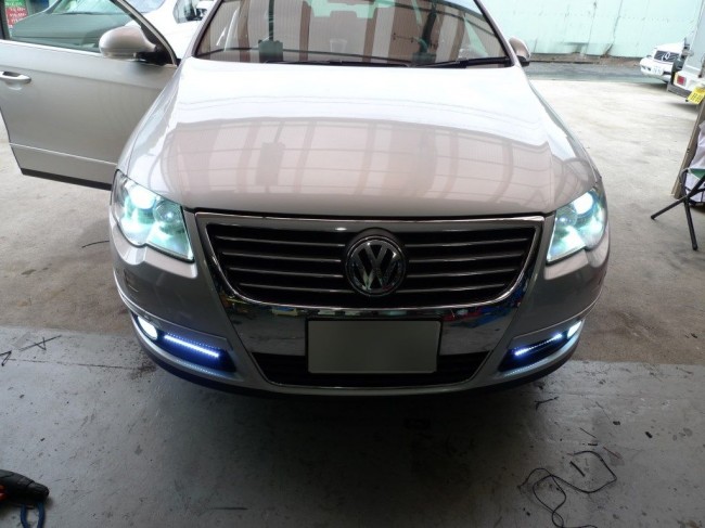   VWパサートのヘッドライトバルブ交換とフォグHID・デイライト施工  