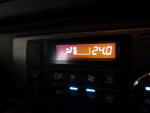 ハイエース4型の液晶反転とシフトゲートイルミ製作