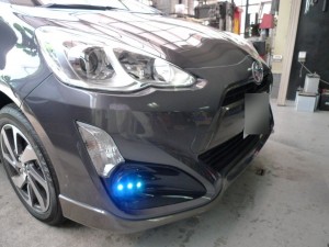 新型アクアのマリンブルーデイライト取付