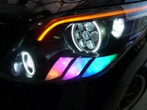 ウィンカーのカバーをサンドブラストして、その裏にNEO PIXEL LEDを45個ずつ配置します。 