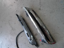 E52エルグランドの純正風デイライトとフォグランプHID取付 今回取り付ける部品はこれです。
枠は純正のものを使います。