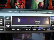 40型ソアラのエアコンパネル他のLED打ち替え作業で大失態 エアコンパネルは無数の3mm砲弾型LEDを交換し、液晶裏のLEDも明るくしました。インジケーターは青色に変更しました。