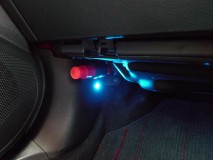 レヴォーグのナビ・エアコンパネルLED打ち替え 通常乗り降りの際は青色