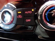 レヴォーグのナビ・エアコンパネルLED打ち替え インジケータランプはそのままに、文字色だけを赤色に変更しました。